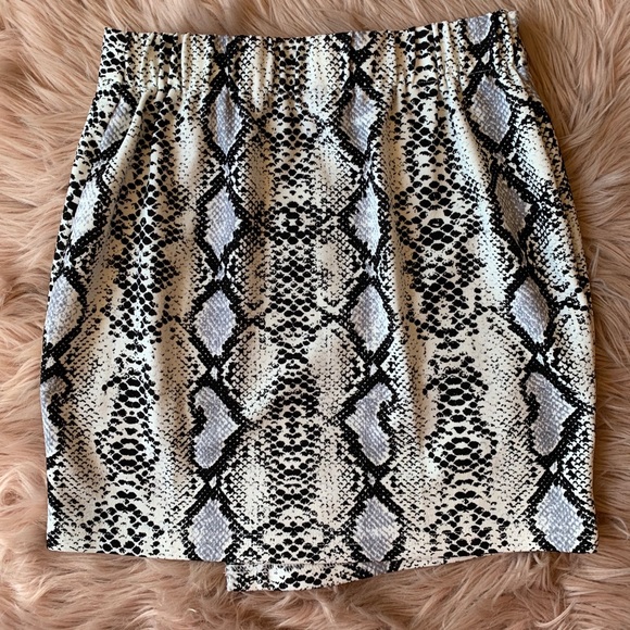SHEIN Snake Print Skirt - Picture 4 of 5